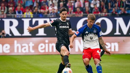Luka Vuskovic erzielt per Freistoss das 2:1 für den HSV.