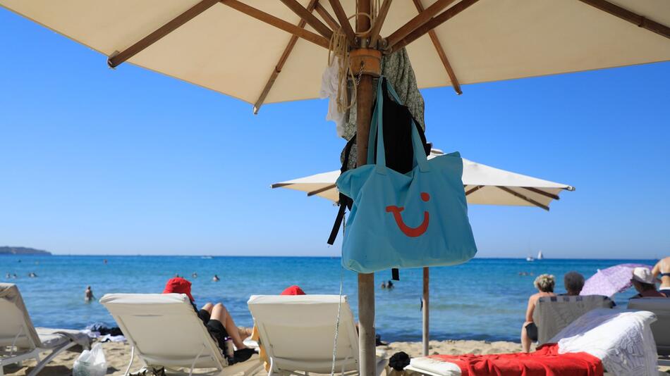 Tui-Tasche am Strand von Palma