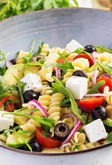 Nudelsalat mit Tomaten