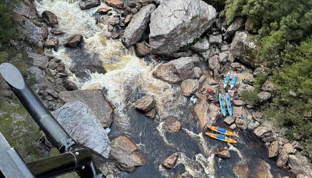 Kajakfahrer aus  Wildwasser gerettet