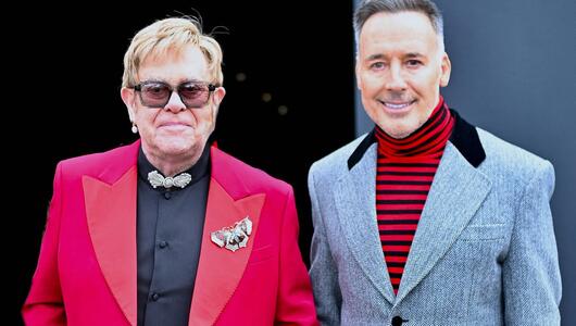 Elton John und David Furnish 2026 in Paris.