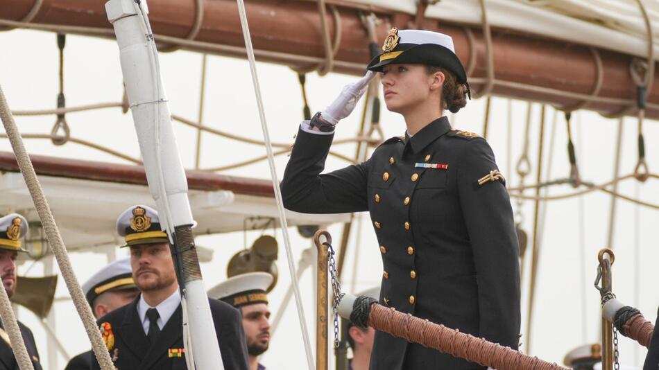 Spanische Prinzessin Leonor als Fähnrich auf einem Schulschiff