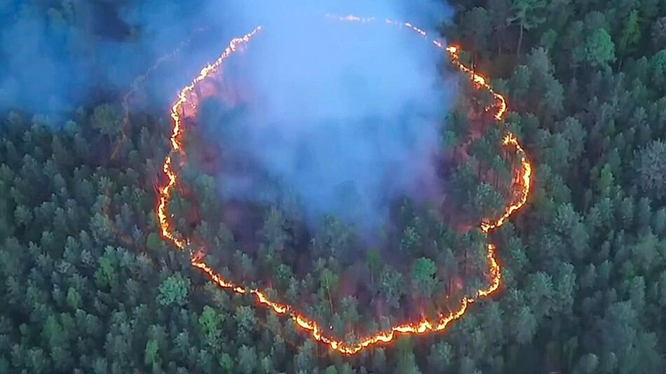 Perfekter Einschlag: Blitze verursachen kreisrunden Waldbrand in Sibirien