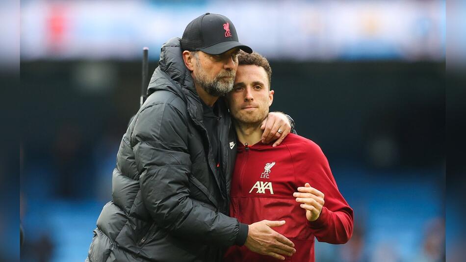 Jürgen Klopp und Diogo Jota bei einem Premier-League-Spiel im April 2022.