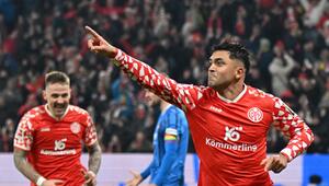 Nadiem Amiri von Mainz 05 feiert sein Tor zum 2:0 gegen Heidenheim.