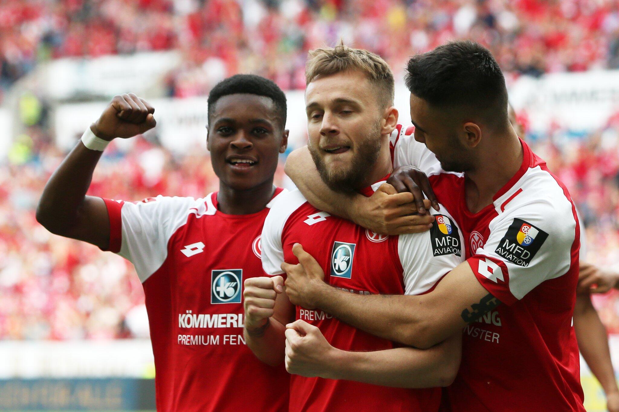 Bundesliga: Mainz 05 feiert gegen RB Leipzig Big Point im ...