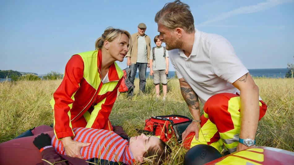 "Praxis mit Meerblick: Die Kämpferin": Nora (Tanja Wedhorn, l.) und Lars (Bo Hansen, r.) ...