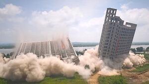 Sprengung in China: Zwei unfertige Hochhäuser werden dem Erdboden gleichgemacht