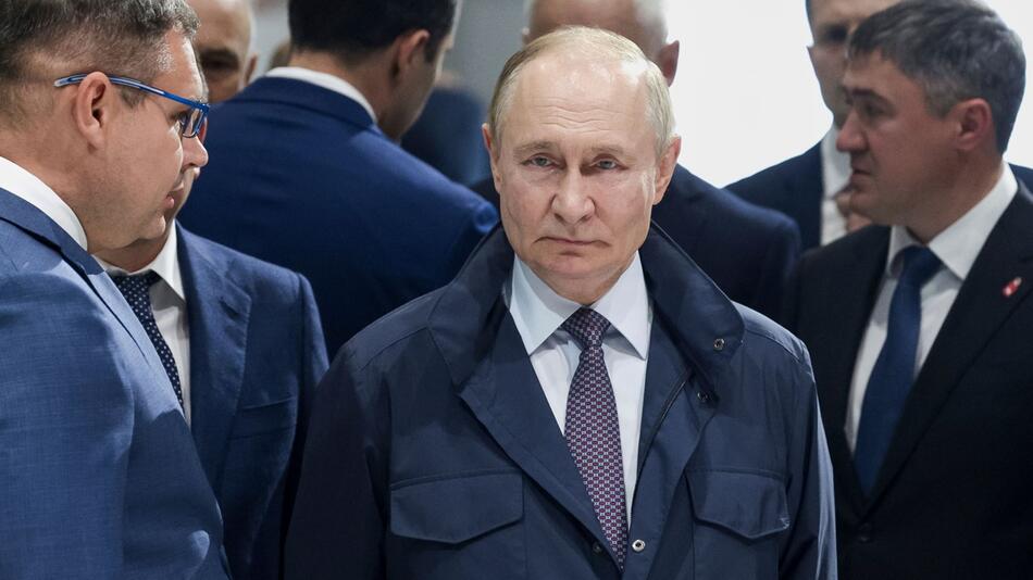 Russischer Präsident Putin besucht Motowilicha-Werke