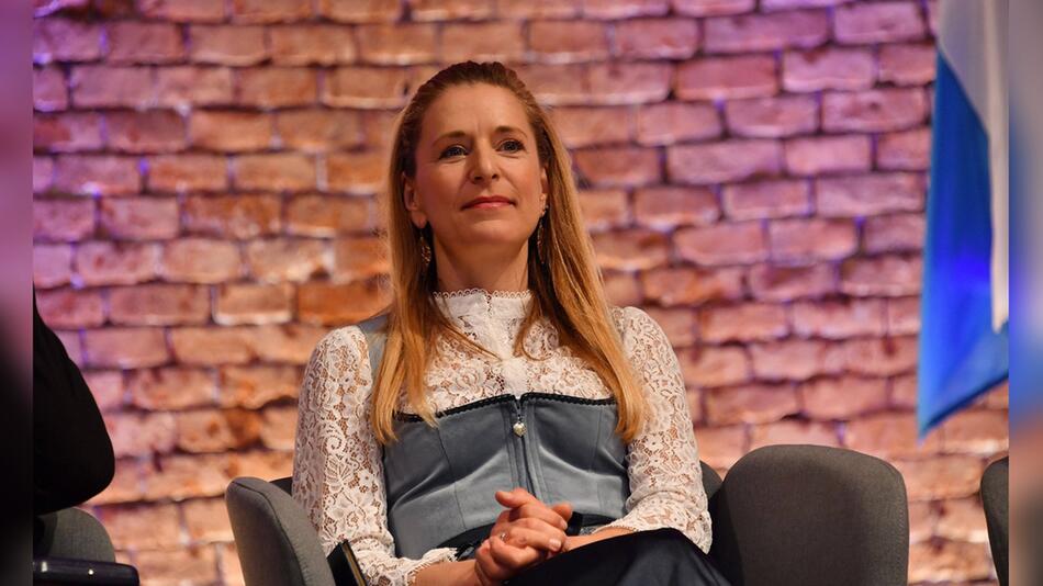 Stefanie Hertel bei der Verleihung der Bayerischen Staatsmedaille für soziale Verdienste im ...
