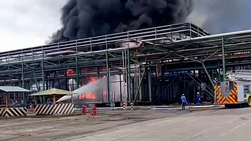 Explosion gerade noch verhindert: Feuer in grösster Ölraffinerie Ecuadors