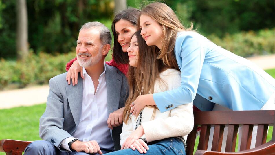 König Felipe mit Ehefrau Letizia und seinen Töchtern Sofía und Leonor (v.l.).