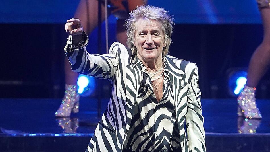 Gibt auch mit 80 auf der Bühne noch den wilden Party-Löwen: Superstar Rod Stewart.