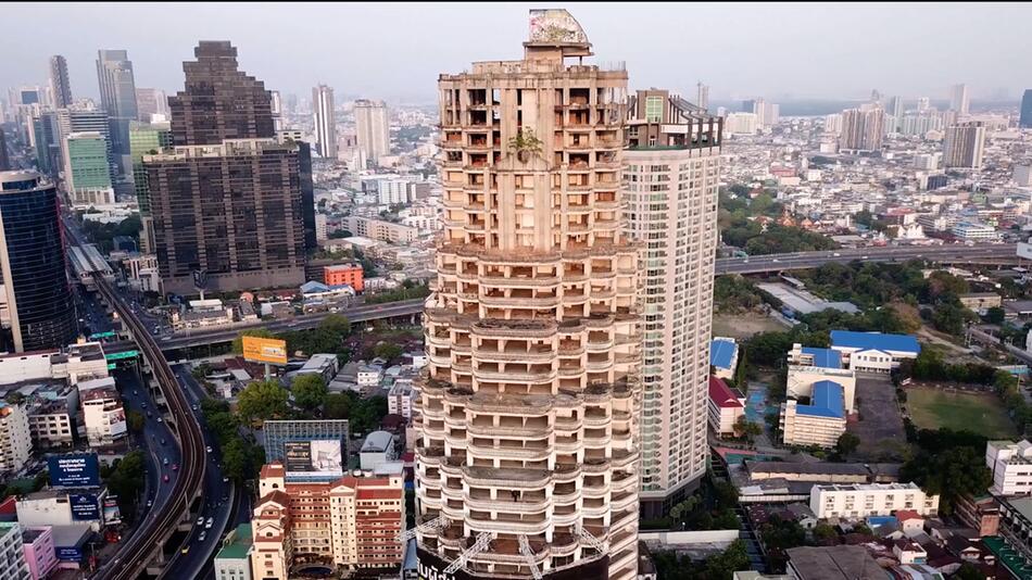 Der Bangkok Ghost Tower – Die düstere Geschichte hinter der Wolkenkratzer-Ruine