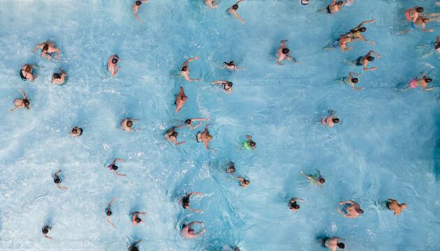 Handy-Eltern im Freibad - eine tödliche Gefahr