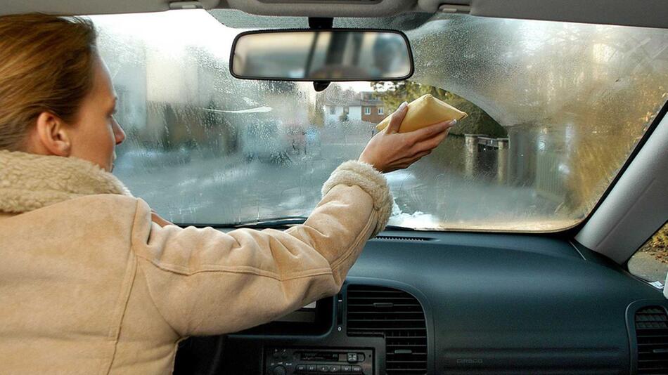 Beschlagene Scheiben im Auto: Tipps für klare Sicht