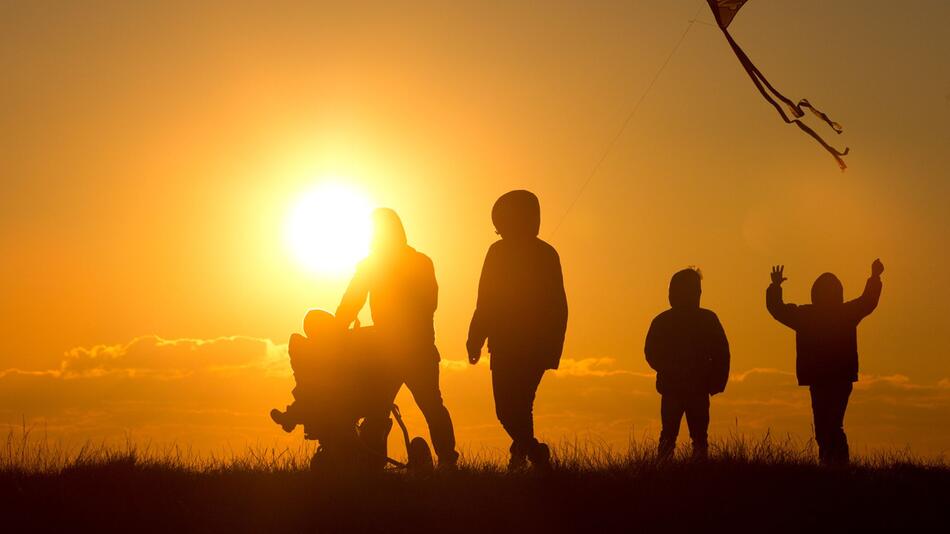 Familie mit drei Kindern