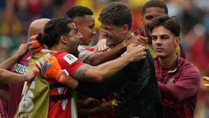 Die Schweizer Spieler jubeln.