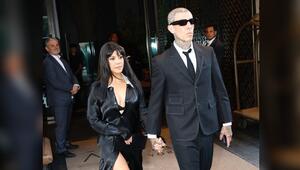 Kourtney Kardashian und Travis Barker auf dem Weg zu seiner Filmpremiere beim Tribeca Film Festival.
