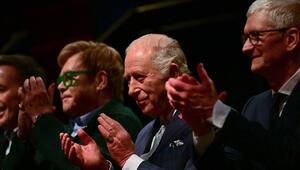 David Furnish, Elton John, König Charles und Tim Cook (v.l.) in London.