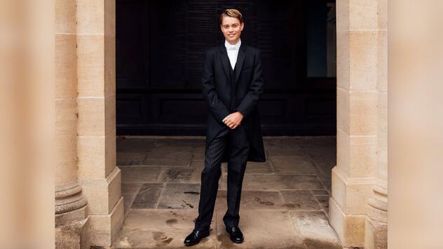 Prinz George in seiner Eton-Schulkleidung.