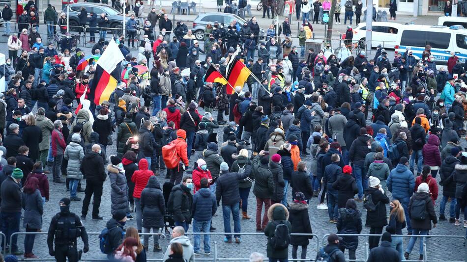 Kundgebung «Thüringen steht zusammen» in Erfurt