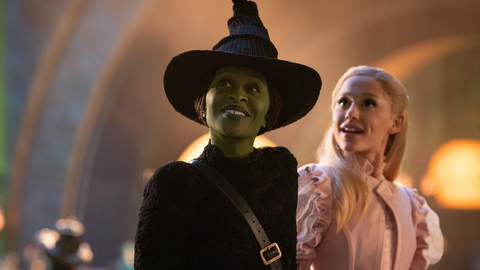 Cynthia Erivo (l.) und Ariana Grande in "Wicked".