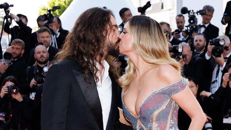 In Cannes küssten sich Tom Kaulitz und Heidi Klum vor den Fotografen. Anschliessend gönnten sie ...