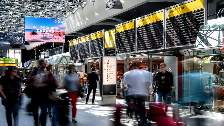 Osterreiseverkehr am Flughafen Tegel