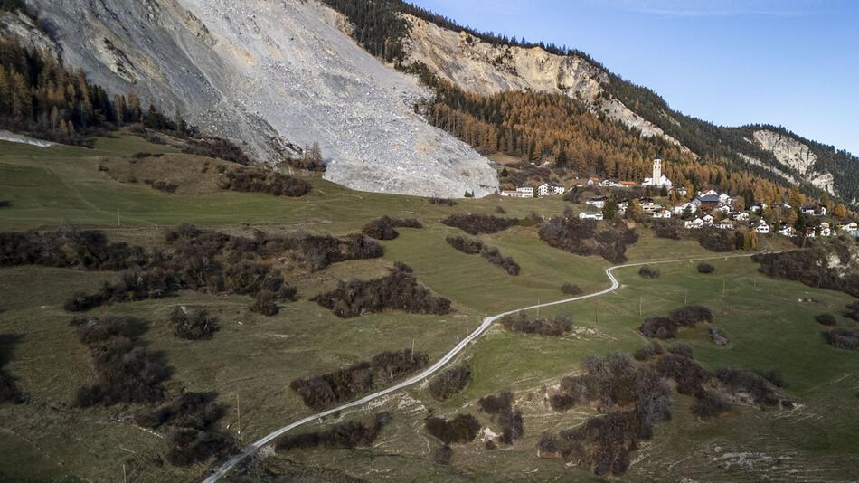 Schuttstrom bedroht Schweizer Dorf