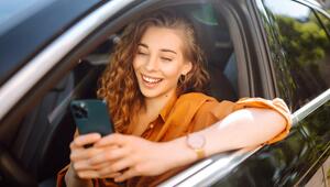 Wer eine Tank-App nutzt, kann oft bares Geld an der Tankstelle sparen.