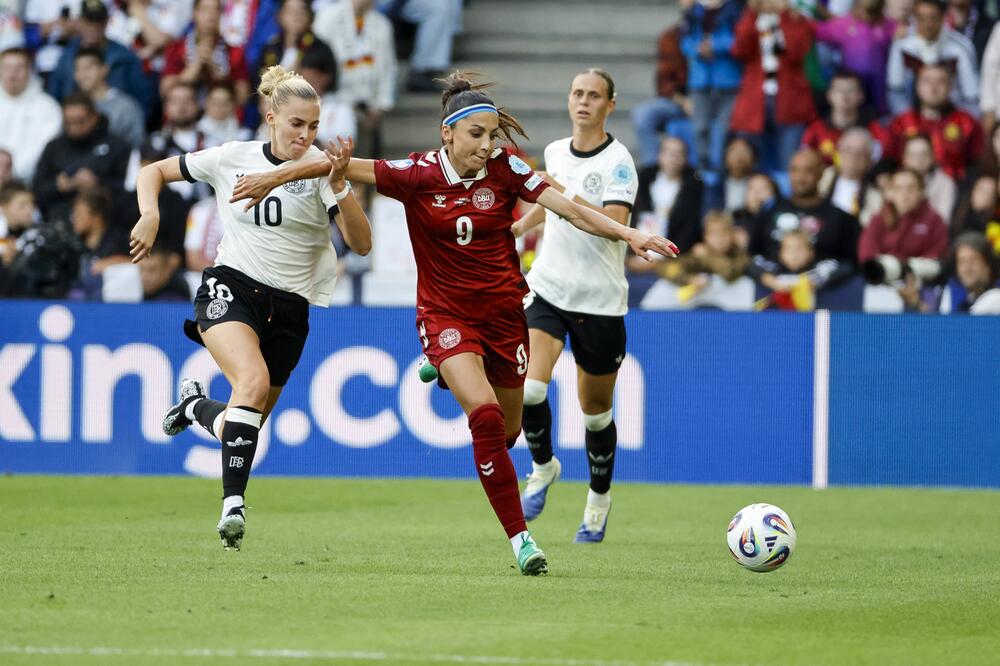 Gegen Deutschland kam Nadim (r.) spät in die Partie