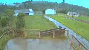 Schock für Familie in Brasilien: Blitz schlägt direkt neben Haus ein