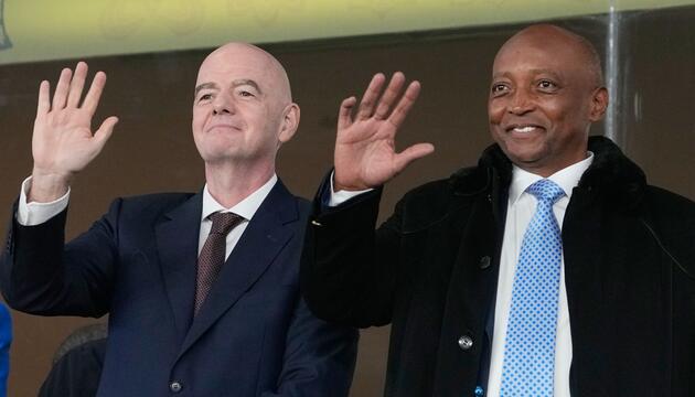 Gianni Infantino und Patrice Motsepe