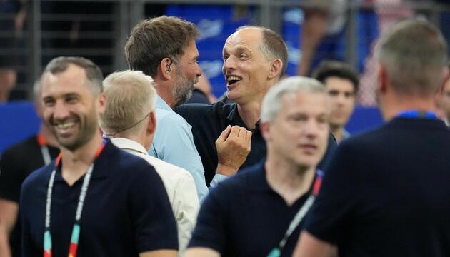 Die Trainerkollegen Jürgen Klopp (l.) und Thomas Tuchel