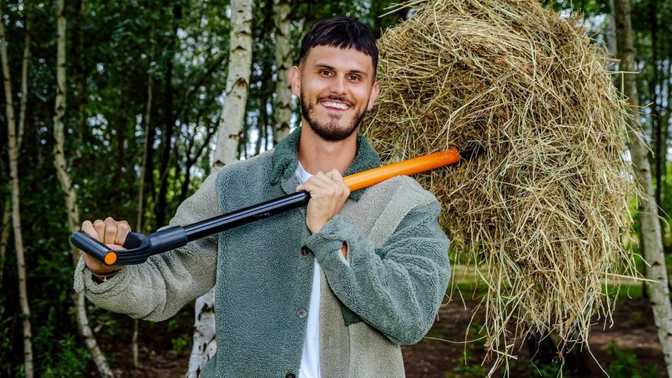 Nino Sifkovits, Ehemann von Cheyenne Ochsenknecht, moderiert künftig "Der Promihof".