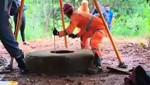 Durch enge Brunnenöffnung gefallen: Frau nach zweieinhalb Stunden gerettet