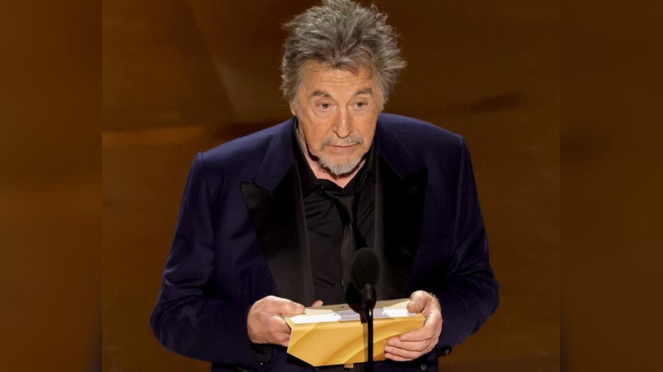 Al Pacino erklärte "Oppenheimer" auf denkbar unspektakulärste Weise zum grossen Gewinner des Abends.