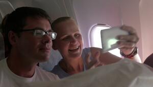 Filmen im Flugzeug: Was erlaubt ist – und was nicht