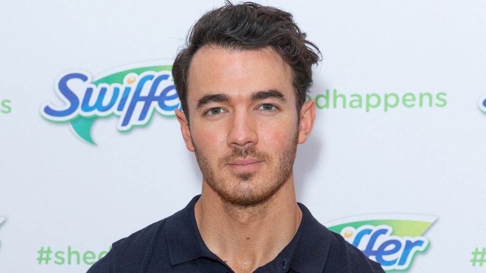 Kevin Jonas ist Gitarrist der Brüder-Band Jonas Brothers.