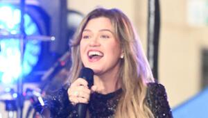 Die Las-Vegas-Auftritte von Kelly Clarkson im Caesars Palace sollten am 4. Juli starten. Doch ...