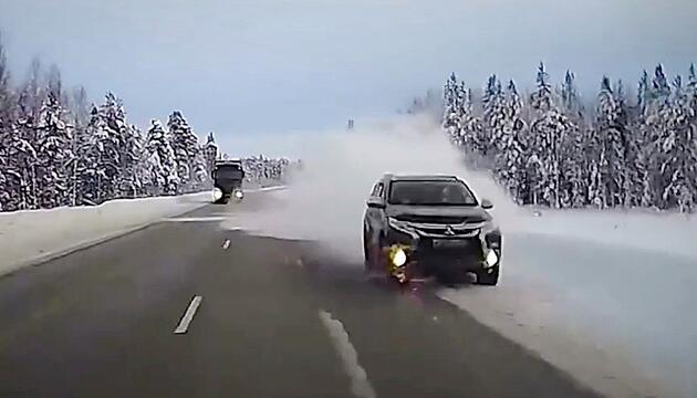 Auf eisglatter Strasse: Überholaktion löst fast Horrorcrash aus