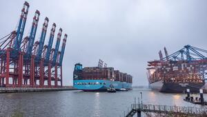 Containerschiff im Hamburger Hafen
