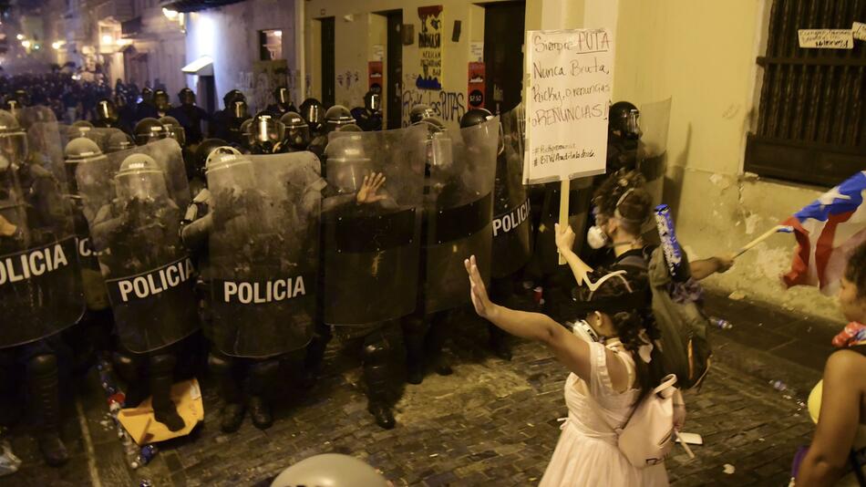 Grossdemo gegen Regierung in Puerto Rico