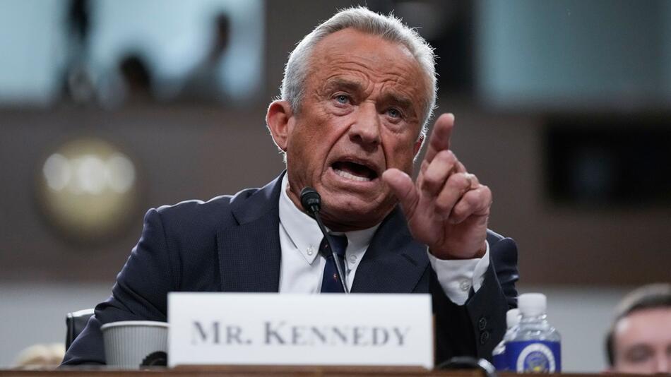 Robert F. Kennedy Jr. vor Finanzausschuss des Senats