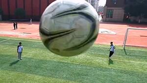 Volltreffer: Nachwuchsfussballer schiesst Drohne vom Himmel