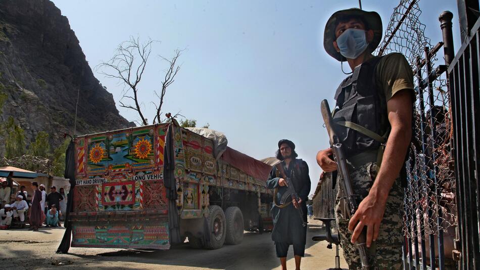 Ein pakistanischer Soldat an der Grenze zu Afghanistan.