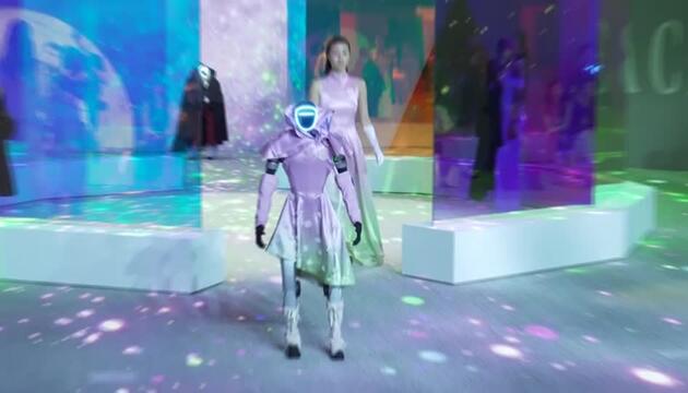 Südkorea: Roboter präsentieren Mode