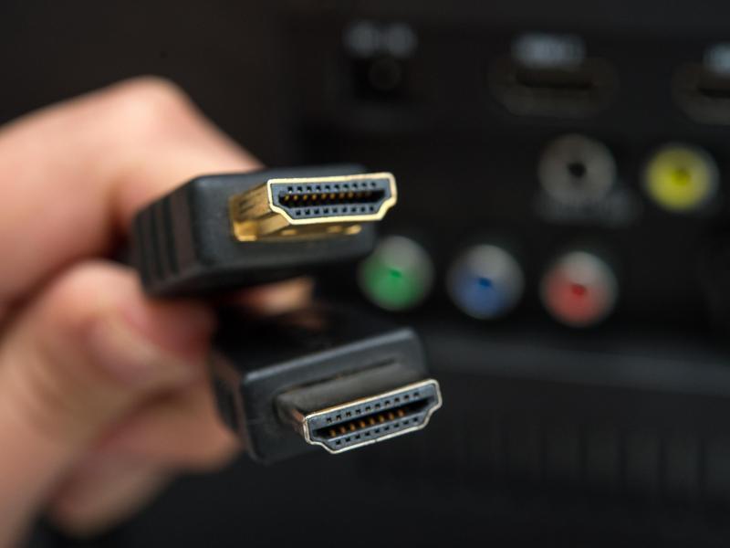 Почему на мониторе показывает знак hdmi