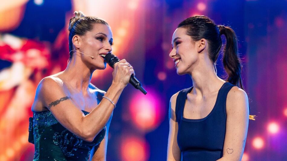 Michelle Hunziker und ihre älteste Tochter Aurora Ramazzotti in der TV-Show "Udo Jürgens Forever".